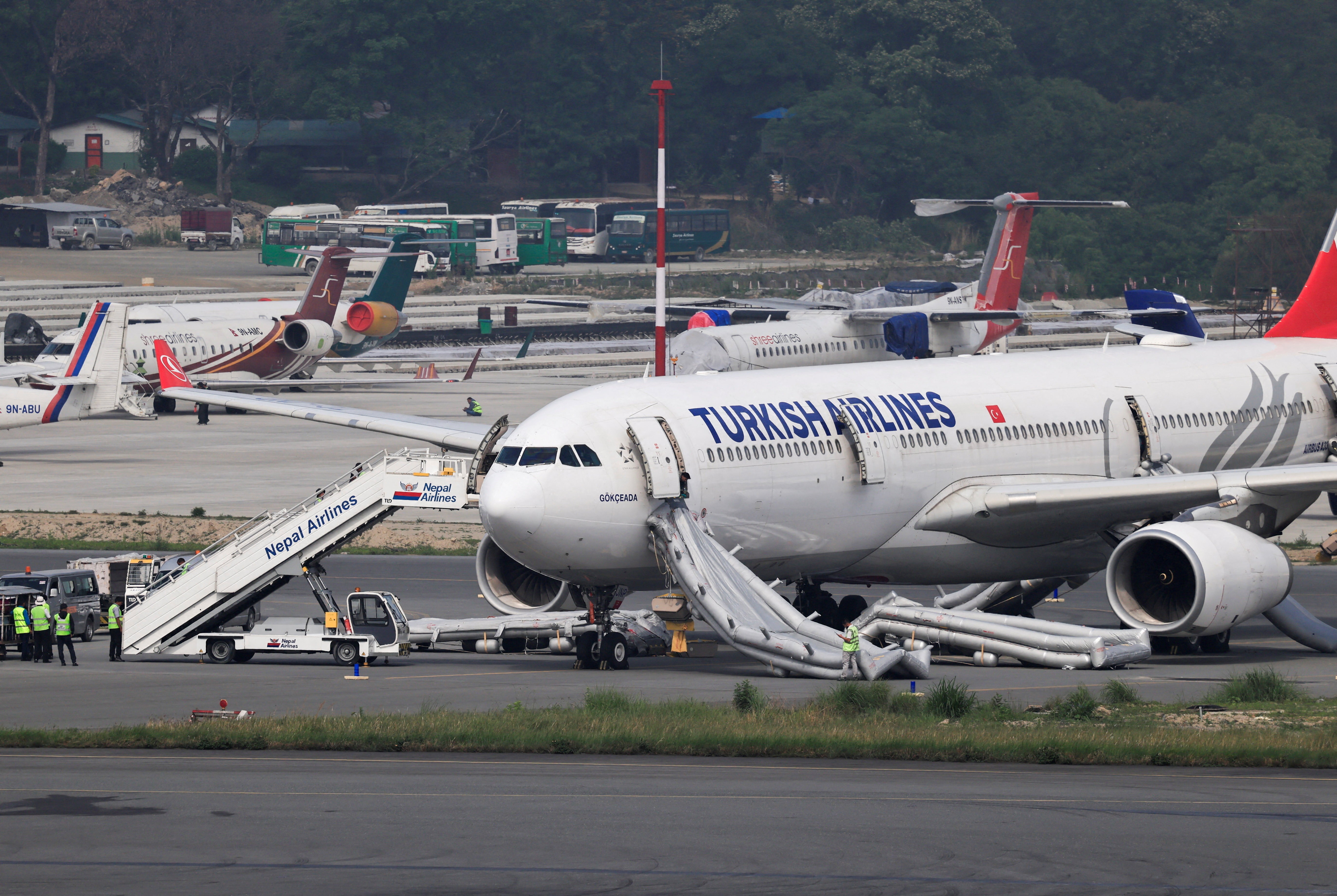 Avião da Turkish Airlines é esvaziado às pressas em aeroporto no Nepal após incêndio no trem de pouso
