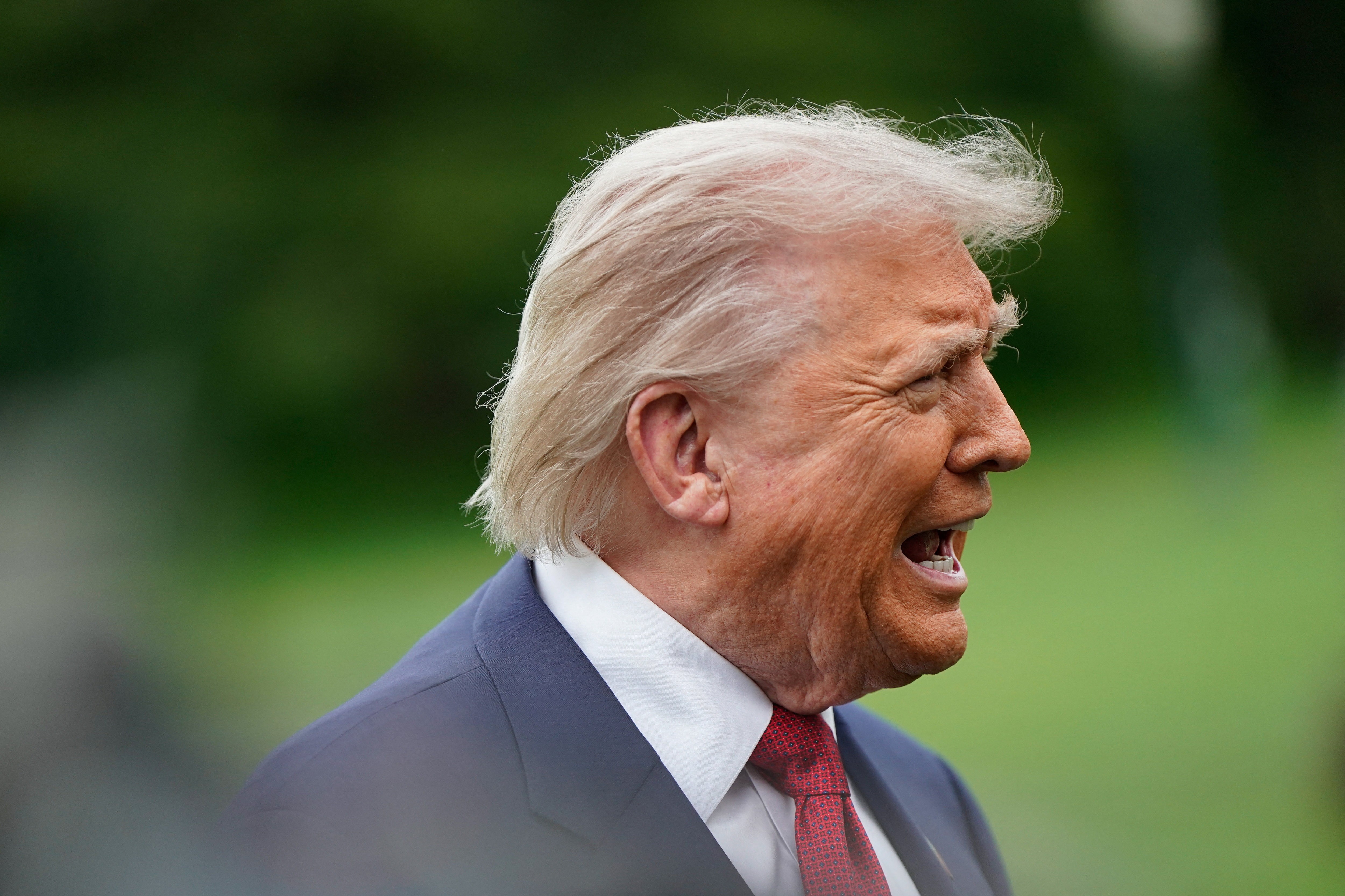 Trump considera voltar a atacar o Irã e convoca reunião de emergência com cúpula do governo, diz site